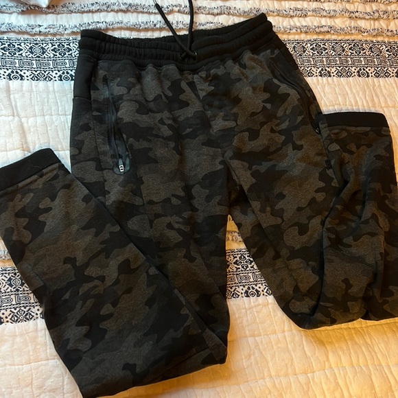 Camo Joggers Size Medium - Picture 1 of 1